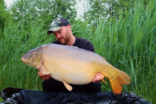 Skvělý úlovek při sportovním rybaření na jezeře Štít